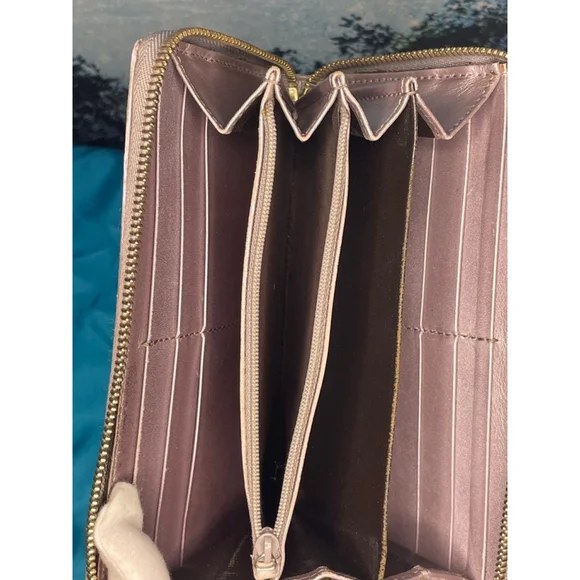 Women's Gucci Beautiful Wallet Opalescent Purple & Pink EUC In Box - Picture 4 of 10